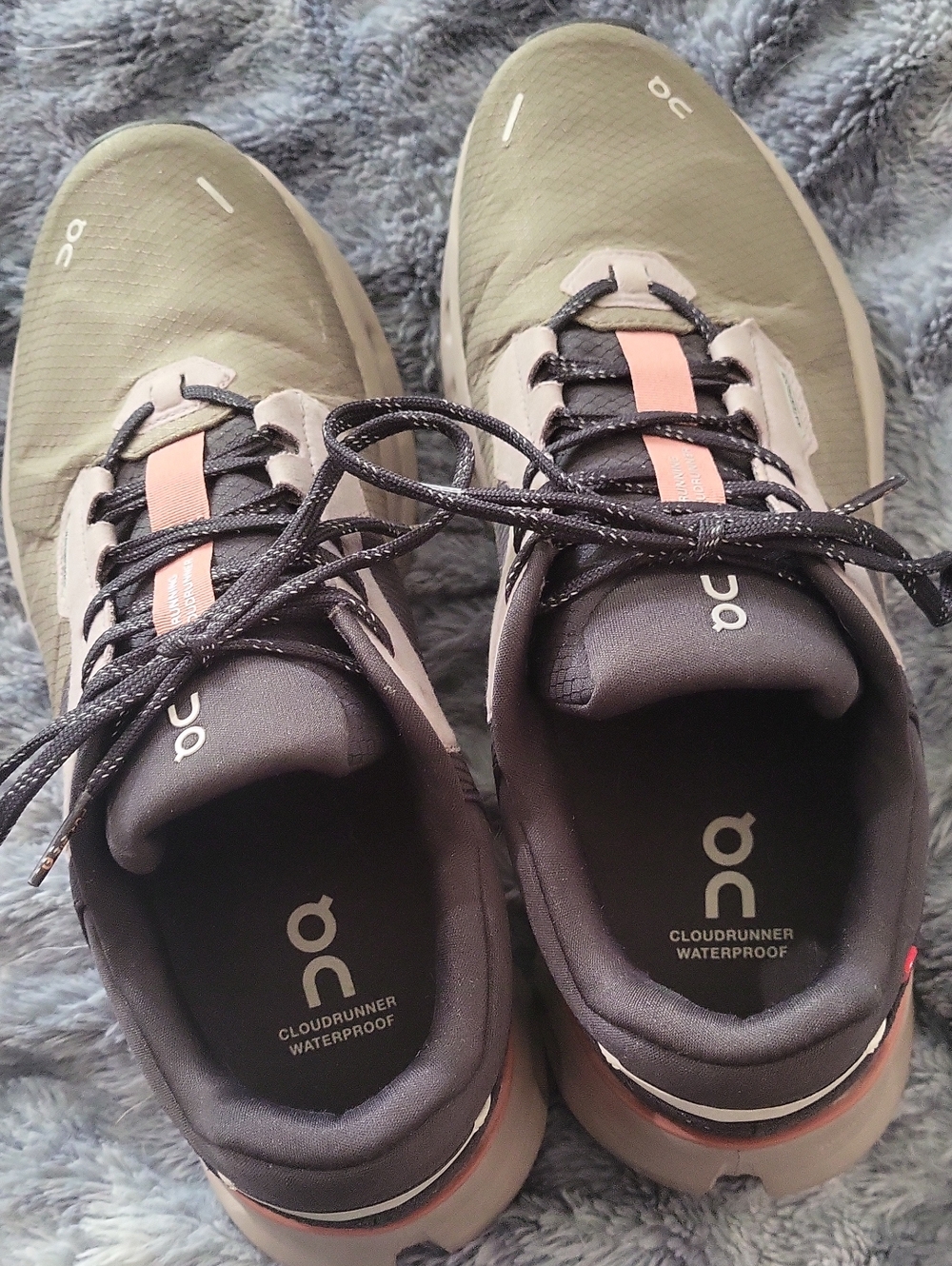 On Cloud On Running Olive and Pink Waterproof Sneakers